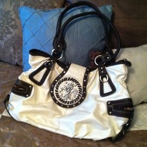 Pearl white Fleur de Lis handbag