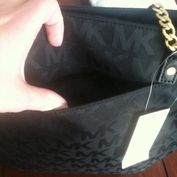 ❤️SOLD❤️Beautiful NWT Michael Kors Jet Et Chain - Picture 4 of 4