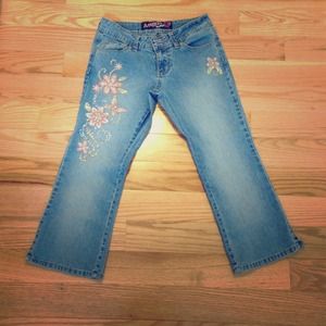 Really cute and unique capris pants!