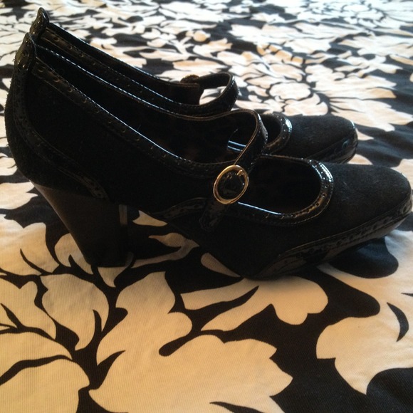 Clark's. Black suede, worn once. Sz 6.