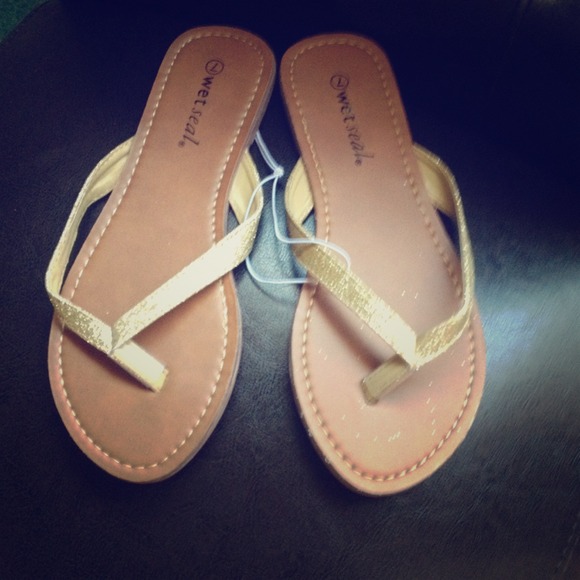 Essential flip flop Gold