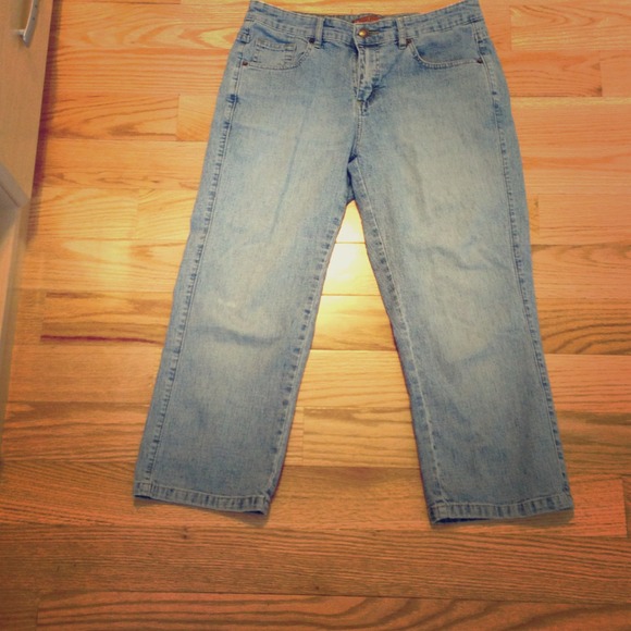 High-waisted capris!