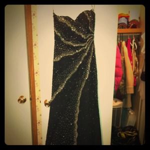 Beautiful, elegant gown. Black and silver.
