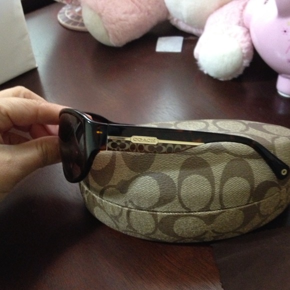 Brown coach sunglasses - Picture 2 of 3