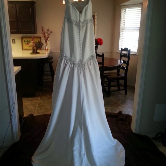 JUST REDUCED TO SELL!!Alfred Angelo wedding dress. - Picture 2 of 4