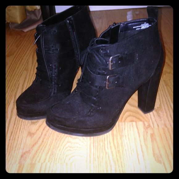 Mossimo black short boots