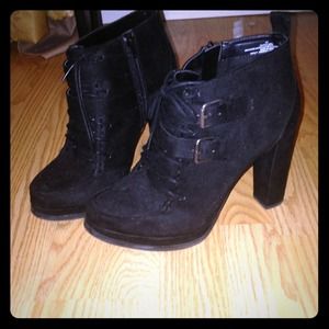 Mossimo black short boots