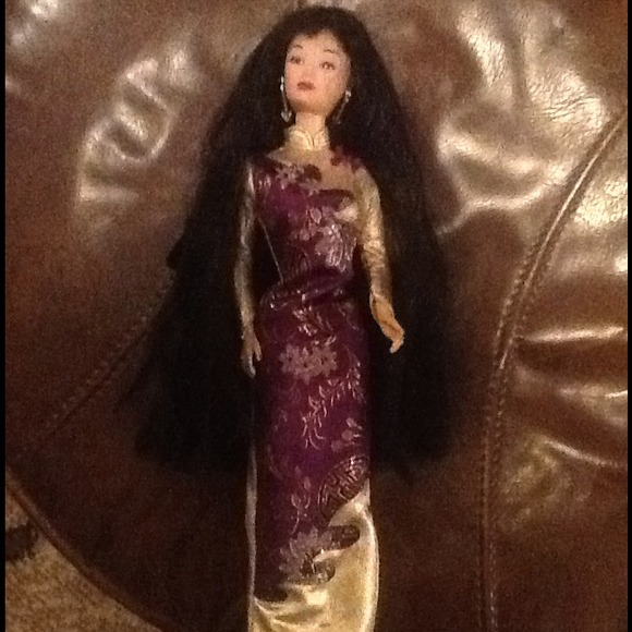 🌷Cute Gently used Asian Barbie Doll🌷