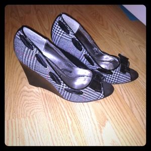 Dollhouse peep toe wedges