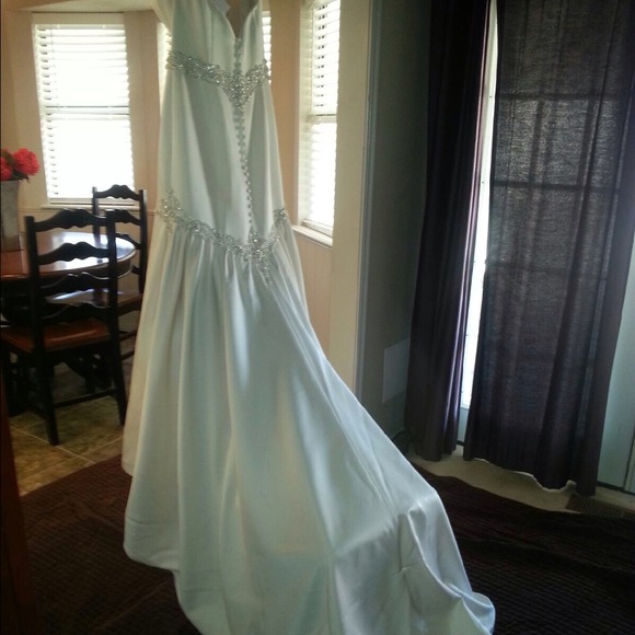 Additional pics!! Alfred Angelo wedding dress! - Picture 2 of 4