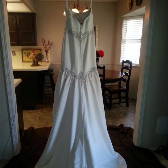 Additional pics!! Alfred Angelo wedding dress! - Picture 3 of 4