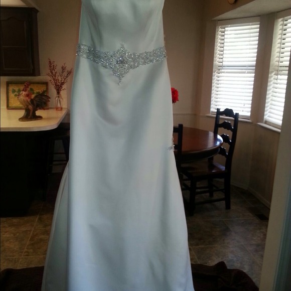 Additional pics!! Alfred Angelo wedding dress! - Picture 4 of 4