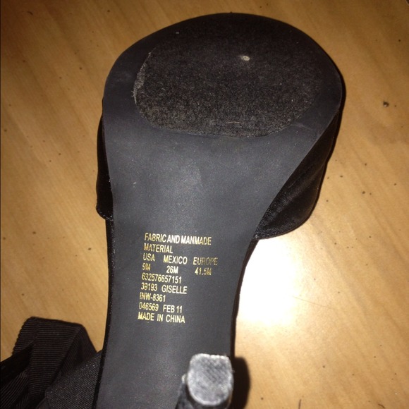 Black heels - Picture 2 of 2