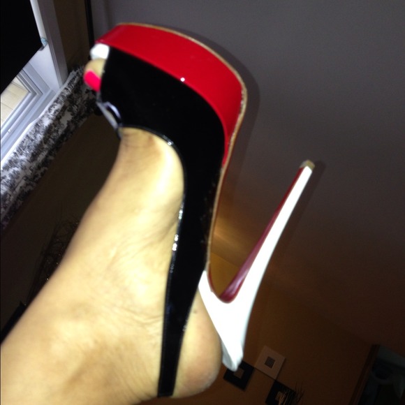 💯% Authentic Christian Loubotin - Picture 3 of 4