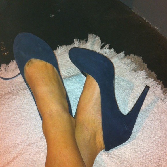 Navy blue suede BCBG pumps