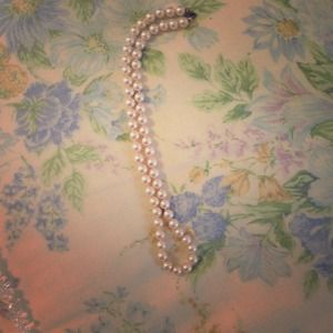 Classy pink pearl necklace!