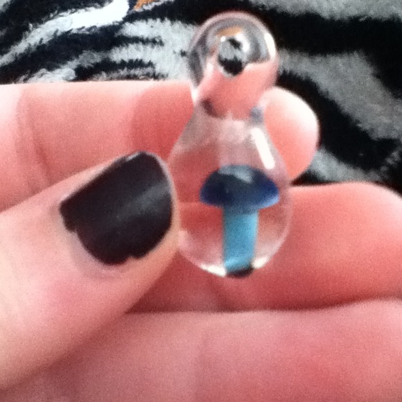 Jewelry - Picture 3 of 3