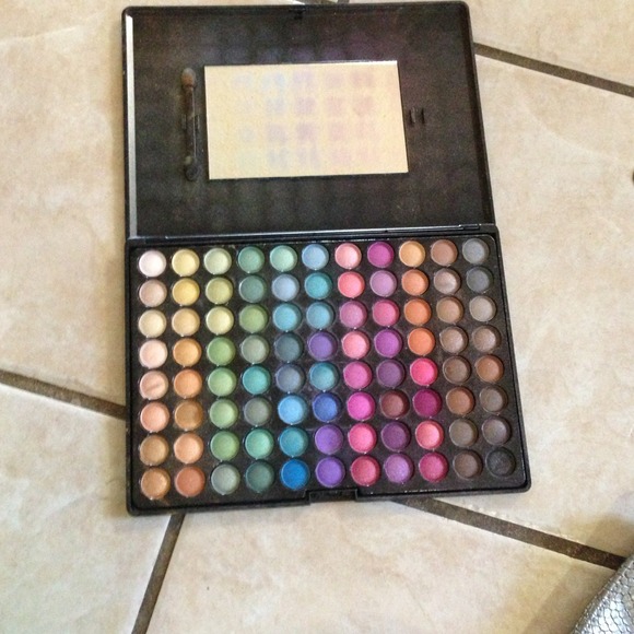 Eye shadow palette - Picture 2 of 4