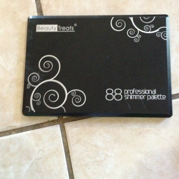Eye shadow palette - Picture 3 of 4