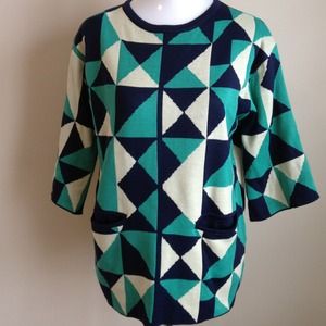 Gorgeous geomitrc pattern green sweater