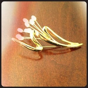 Vintage gold & pearl brooch - quantity of 3
