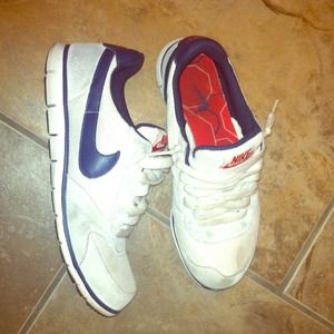 Bundle: nike tennis shoes, gray nollie, & brown t