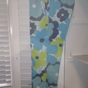 Lilly Pulitzer cropped pant.