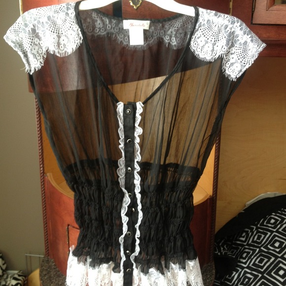 Annabelle lace top