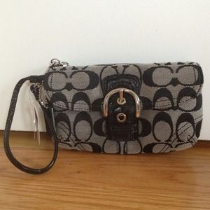 💯 Authentic Coach Signature Cap Wristlet
