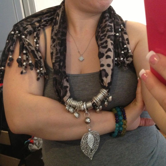 Jewelry/Scarf animal print - Picture 3 of 3