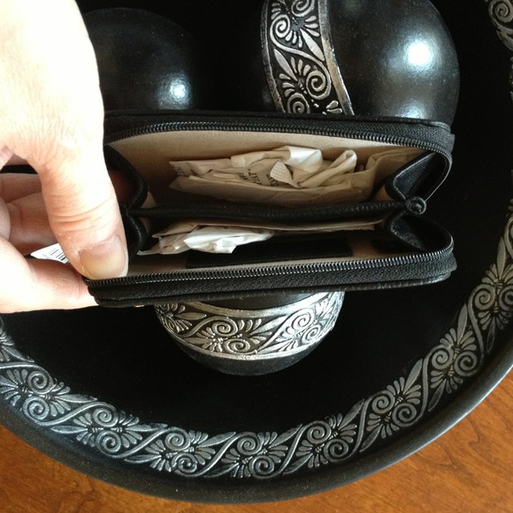 Zip Wallet - Picture 2 of 4