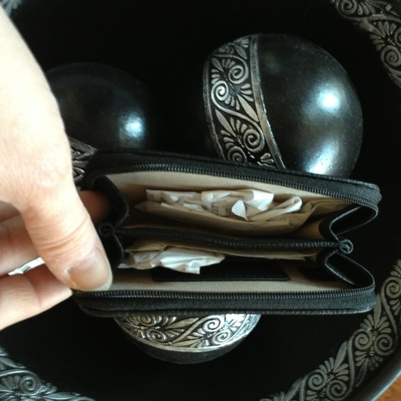 Zip Wallet - Picture 3 of 4