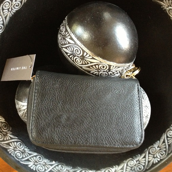 Zip Wallet - Picture 4 of 4