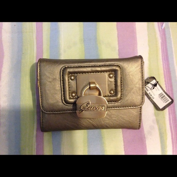GUESS Wallet
