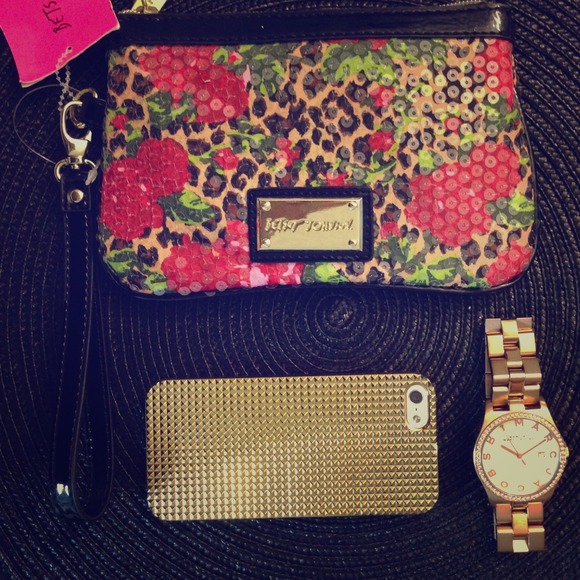 Betsey Johnson wristlet. 💕