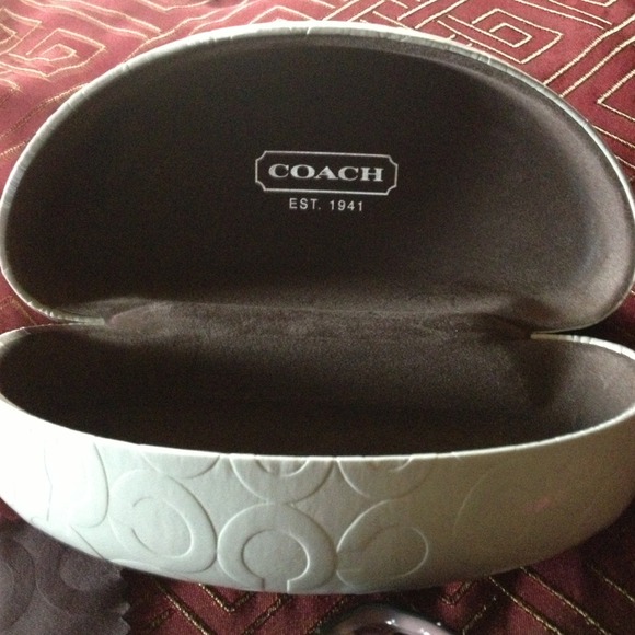 New Coach sunglasses and case - Picture 2 of 3