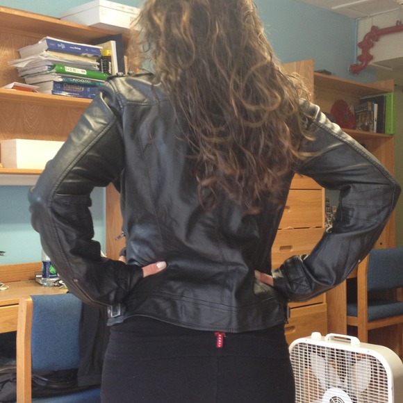 Black leather jacket - Picture 2 of 3