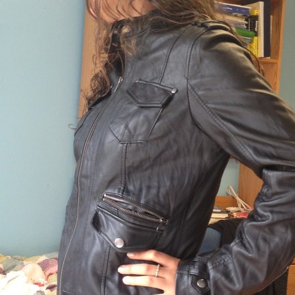 Black leather jacket - Picture 3 of 3