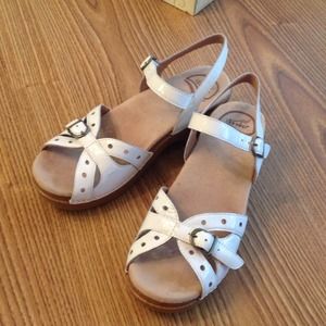 Patent white leather sandls