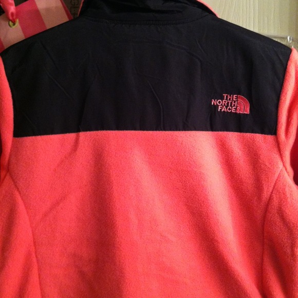 🚨*Sold*🚨The northface denali woman's fleece NWT - Picture 2 of 4