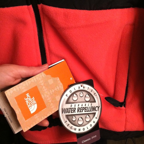 🚨*Sold*🚨The northface denali woman's fleece NWT - Picture 4 of 4