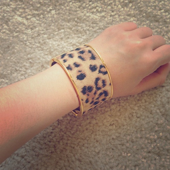Fashion bangle (leopard)❤