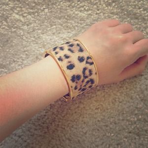 Fashion bangle (leopard)❤