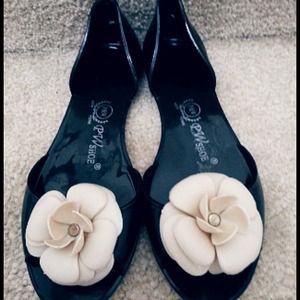 Black jelly shoes
