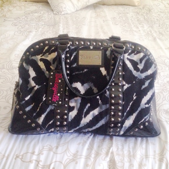 Betseyville Weekender