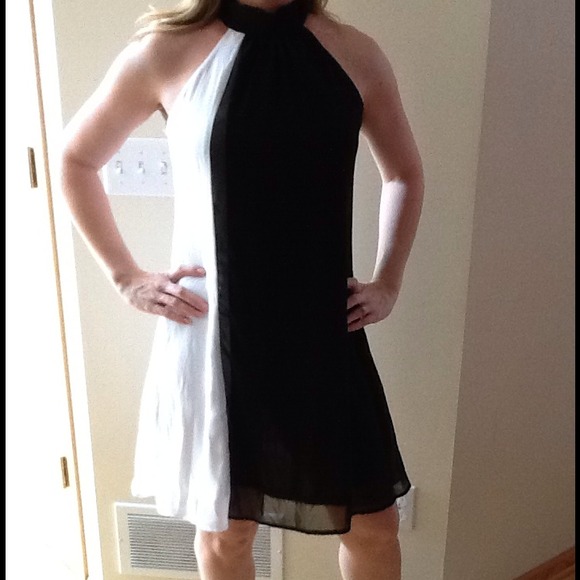 Dresses & Skirts - Love this black/white color block dress!!! NWOT