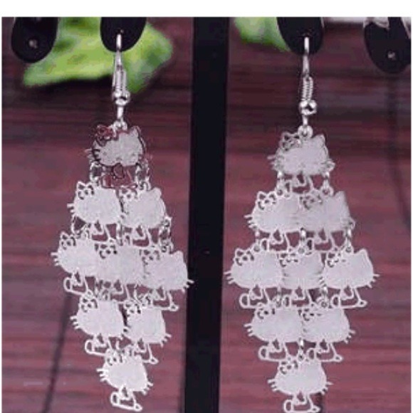 🎀Hello Kitty Chandelier Earrings🎀