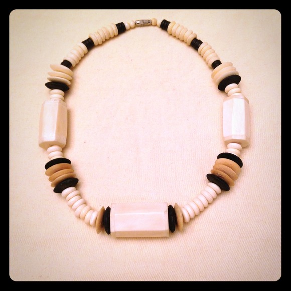🎪MARKED DOWN🎪Vintage Bone Necklace $3⃣5⃣➡$2⃣5⃣