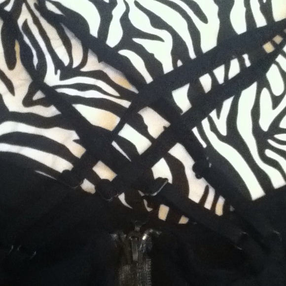 Dress - Picture 3 of 4