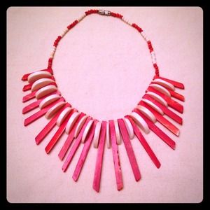 🎪MARK DOWN🎪 Vintage Crm/Red Necklace $4⃣0⃣➡$3⃣0⃣